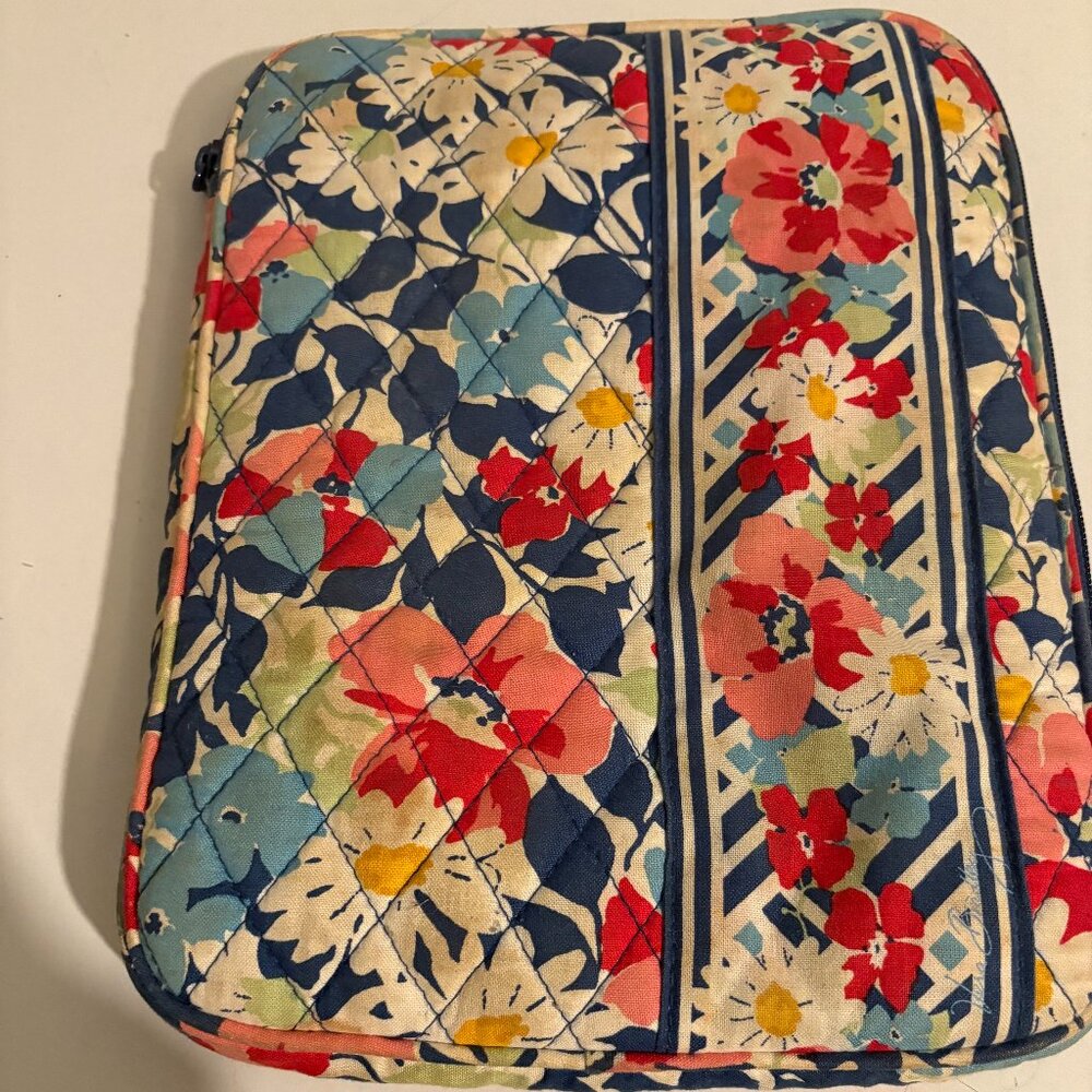 Vera Bradley Kindle Sleeve in "Summer Cottage" print